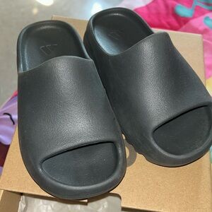 COPY - Little Kids Yeezy Slides